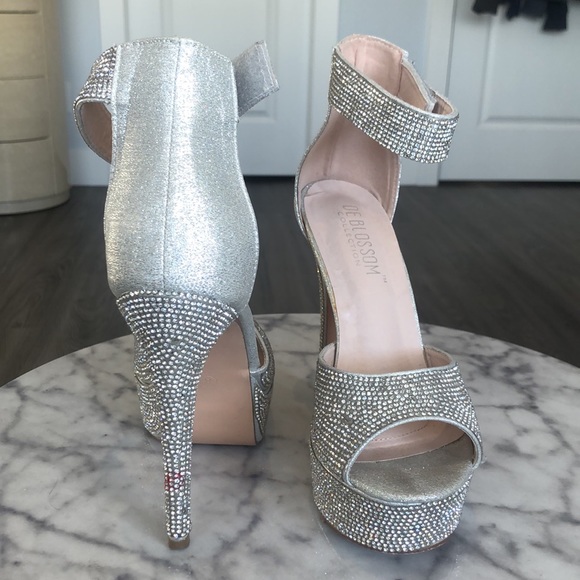 Silver stone studded 5 inch part heel, US size 8 - Picture 5 of 7
